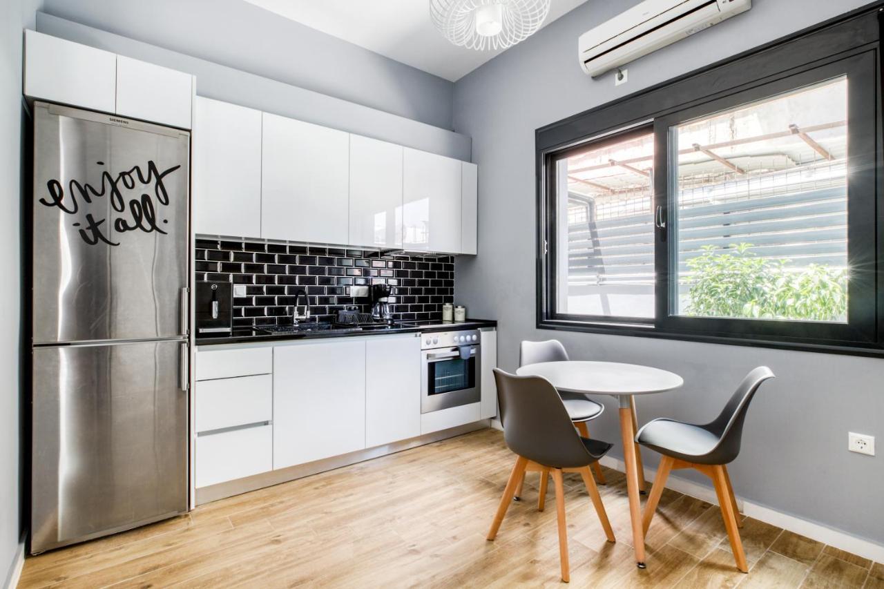Spacious Flat With Courtyard And Private Parking! Атина Екстериор снимка