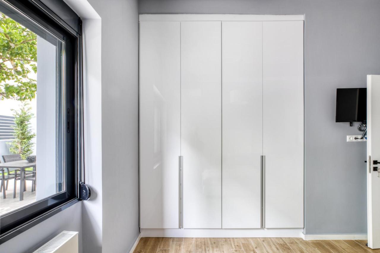 Spacious Flat With Courtyard And Private Parking! Атина Екстериор снимка