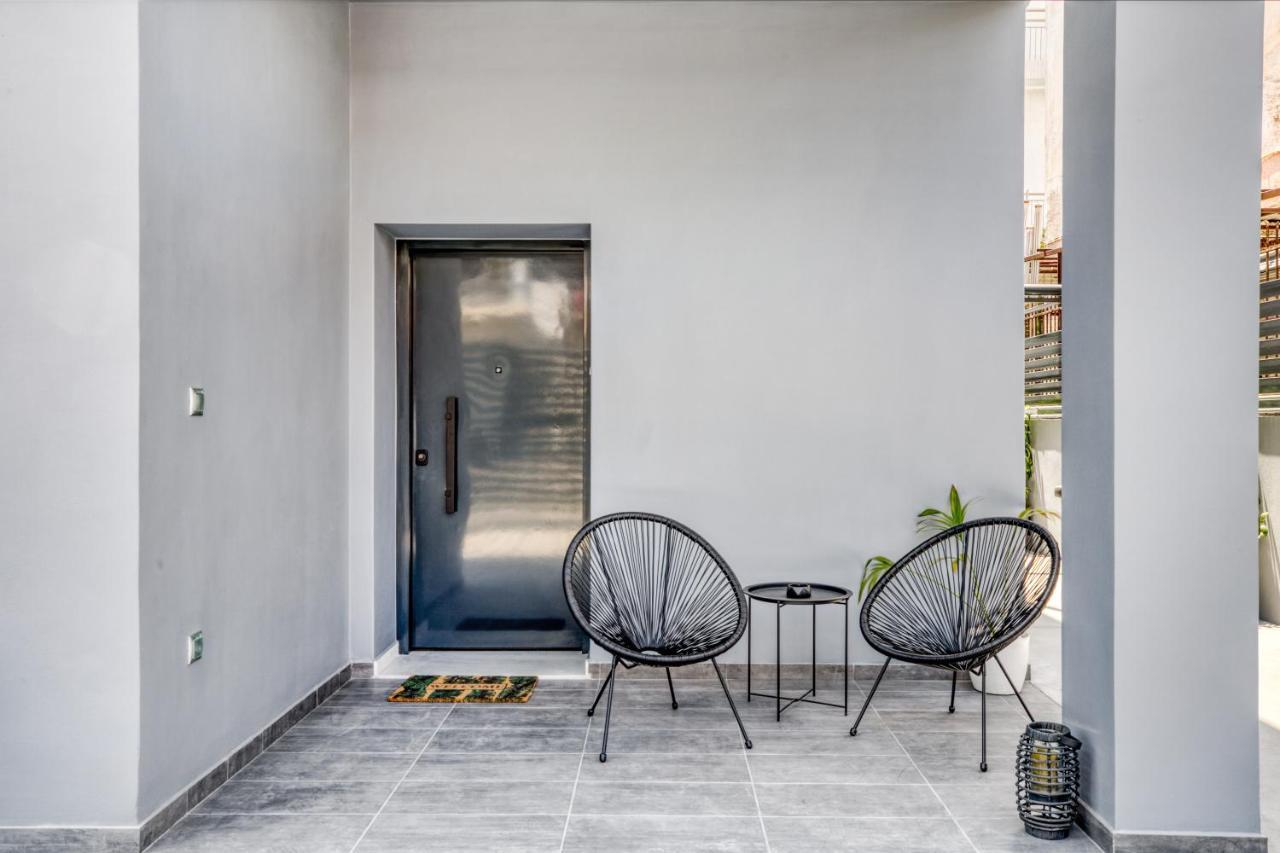 Spacious Flat With Courtyard And Private Parking! Атина Екстериор снимка