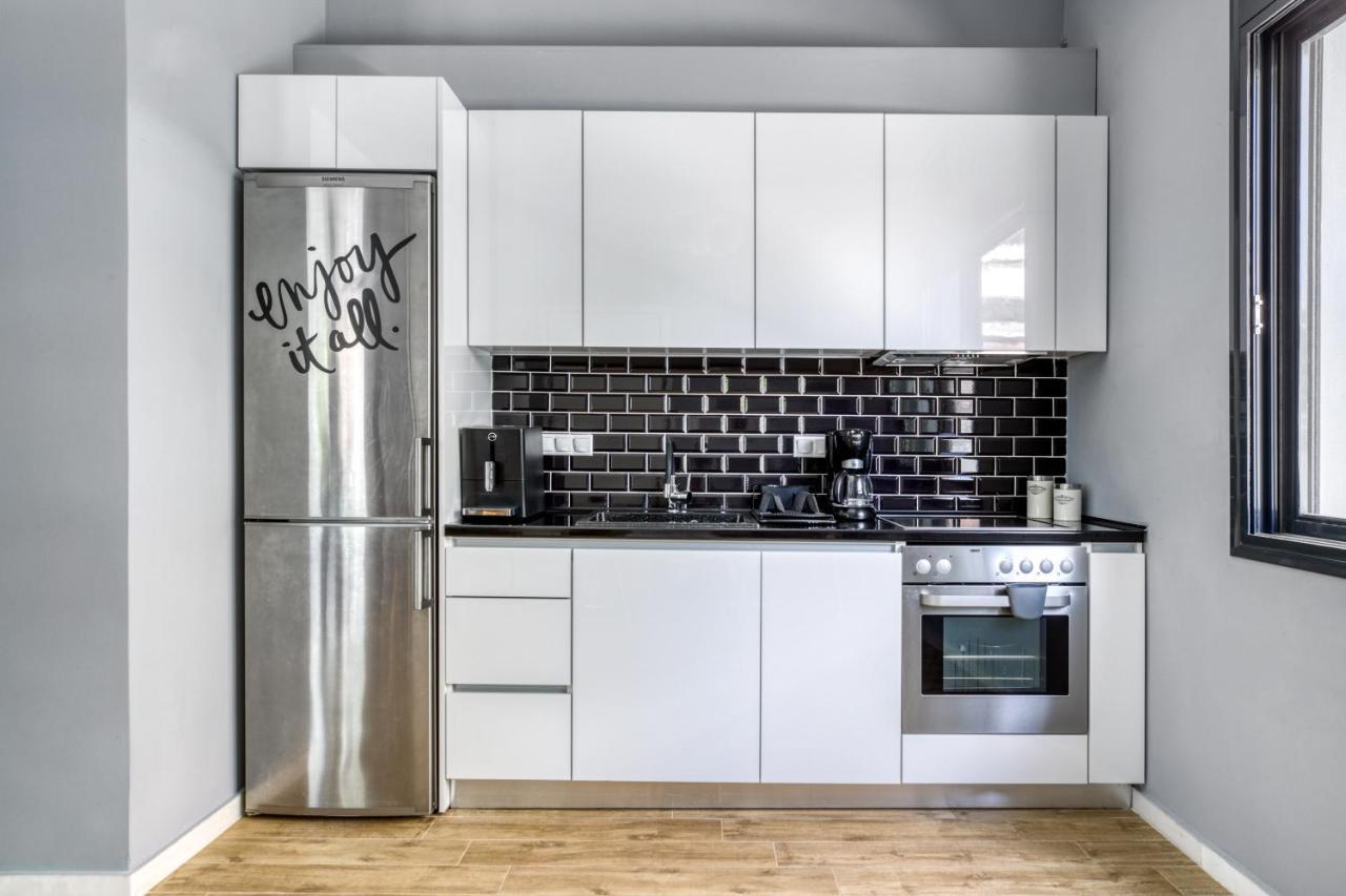 Spacious Flat With Courtyard And Private Parking! Атина Екстериор снимка