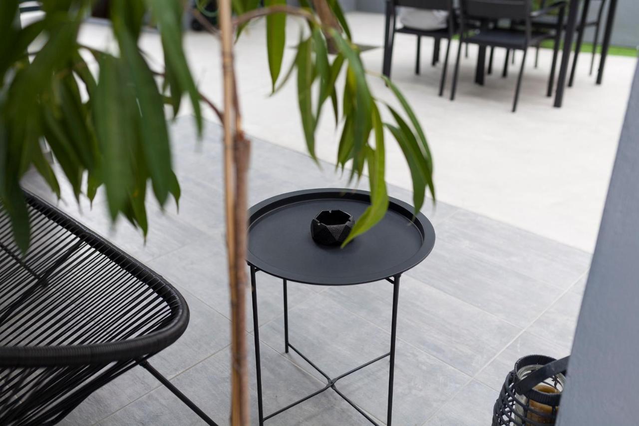Spacious Flat With Courtyard And Private Parking! Атина Екстериор снимка