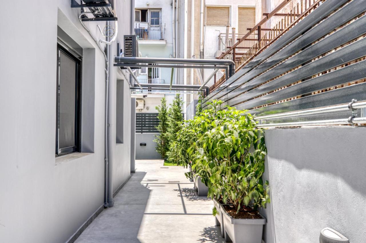 Spacious Flat With Courtyard And Private Parking! Атина Екстериор снимка