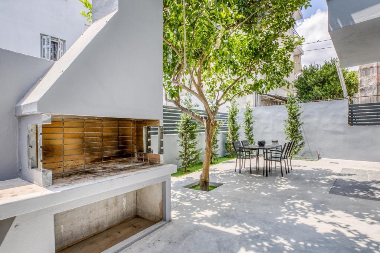 Spacious Flat With Courtyard And Private Parking! Атина Екстериор снимка