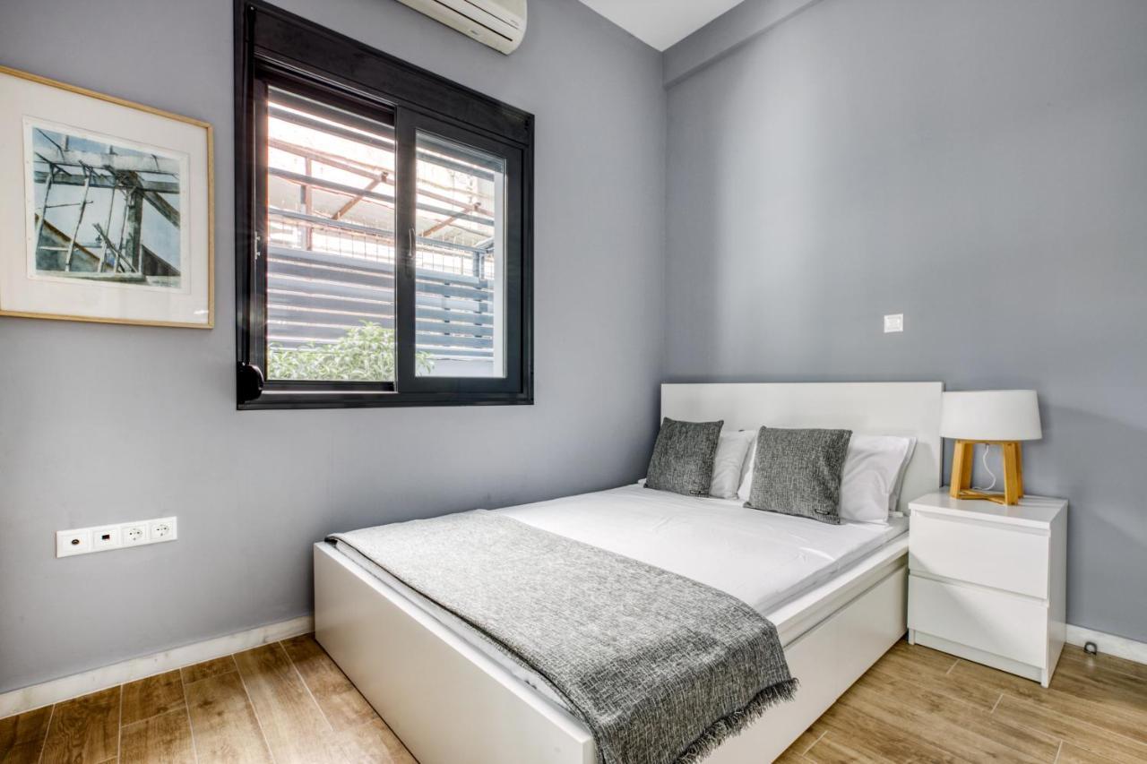 Spacious Flat With Courtyard And Private Parking! Атина Екстериор снимка