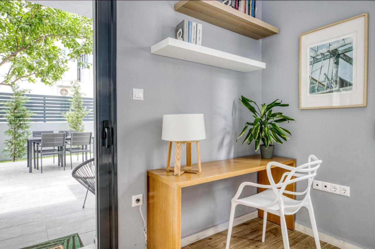 Spacious Flat With Courtyard And Private Parking! Атина Екстериор снимка