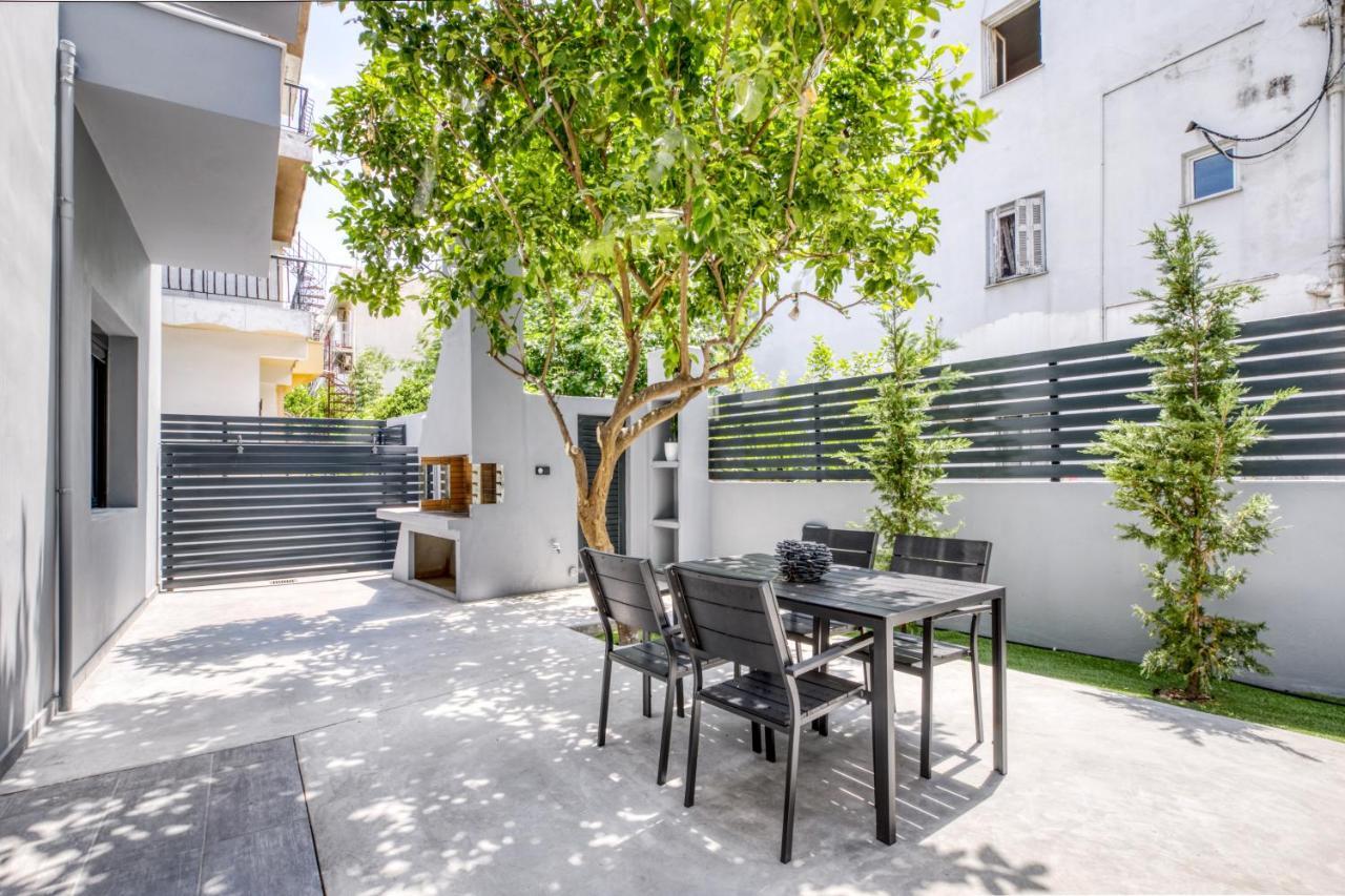 Spacious Flat With Courtyard And Private Parking! Атина Екстериор снимка